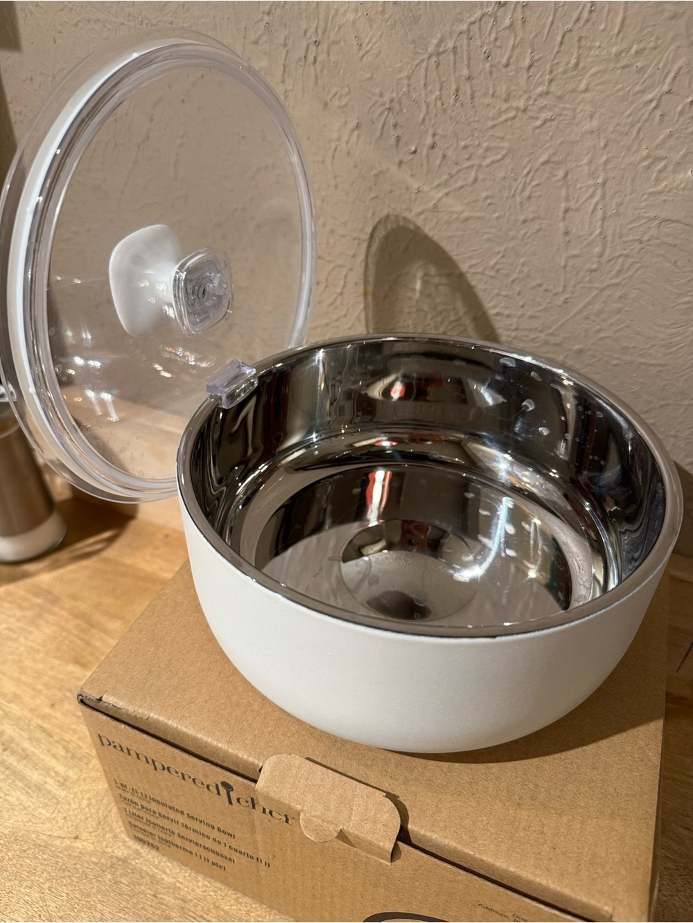 Pampered Chef 1-qt. White Insulated Serving Bowl with Lid